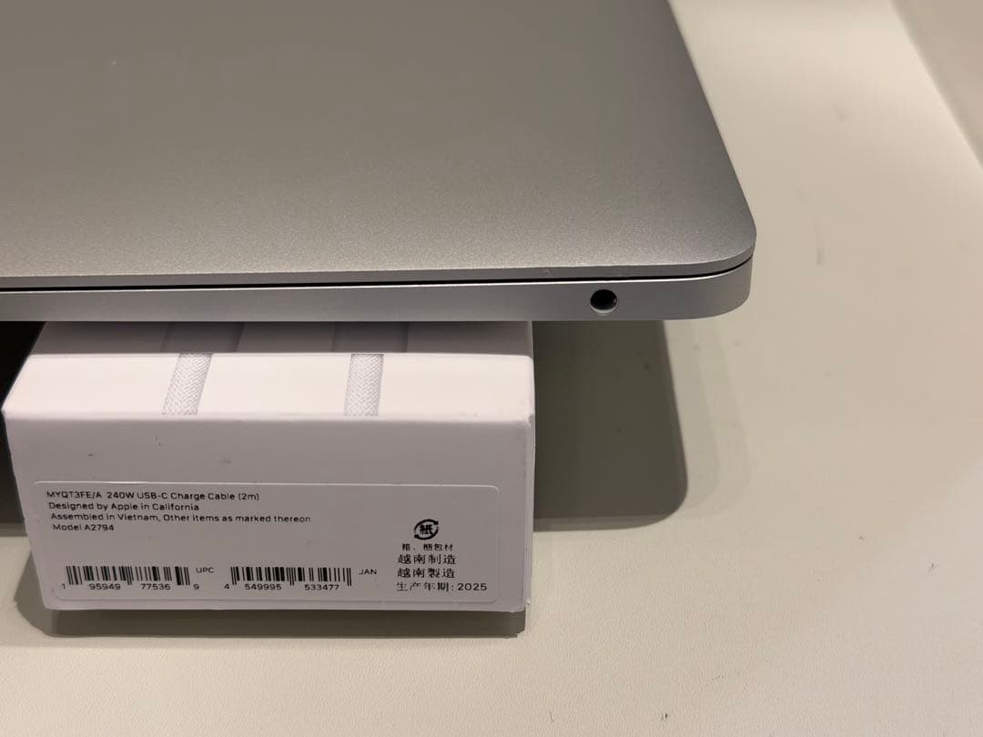 ほぼ新品Apple MacBook Air (M1, 2020) シルバーUS
