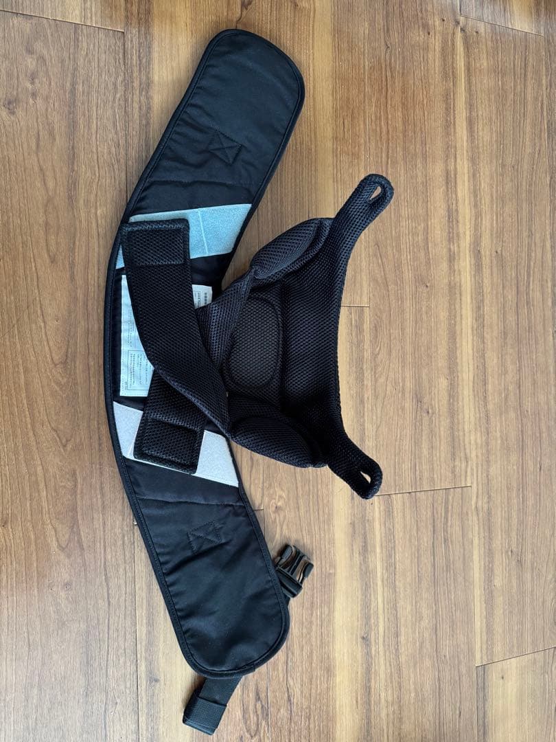 BABY & Meのヒップシート付きberen firstセット　ブラック