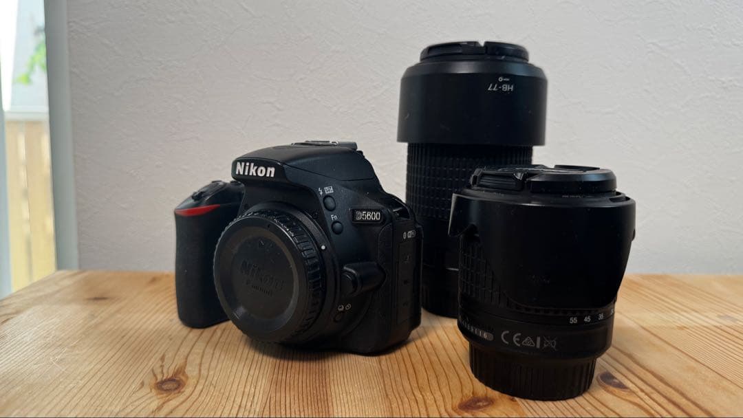 [値下げ] Nikon D5600 ダブルズームキット　バッテリー4つ
