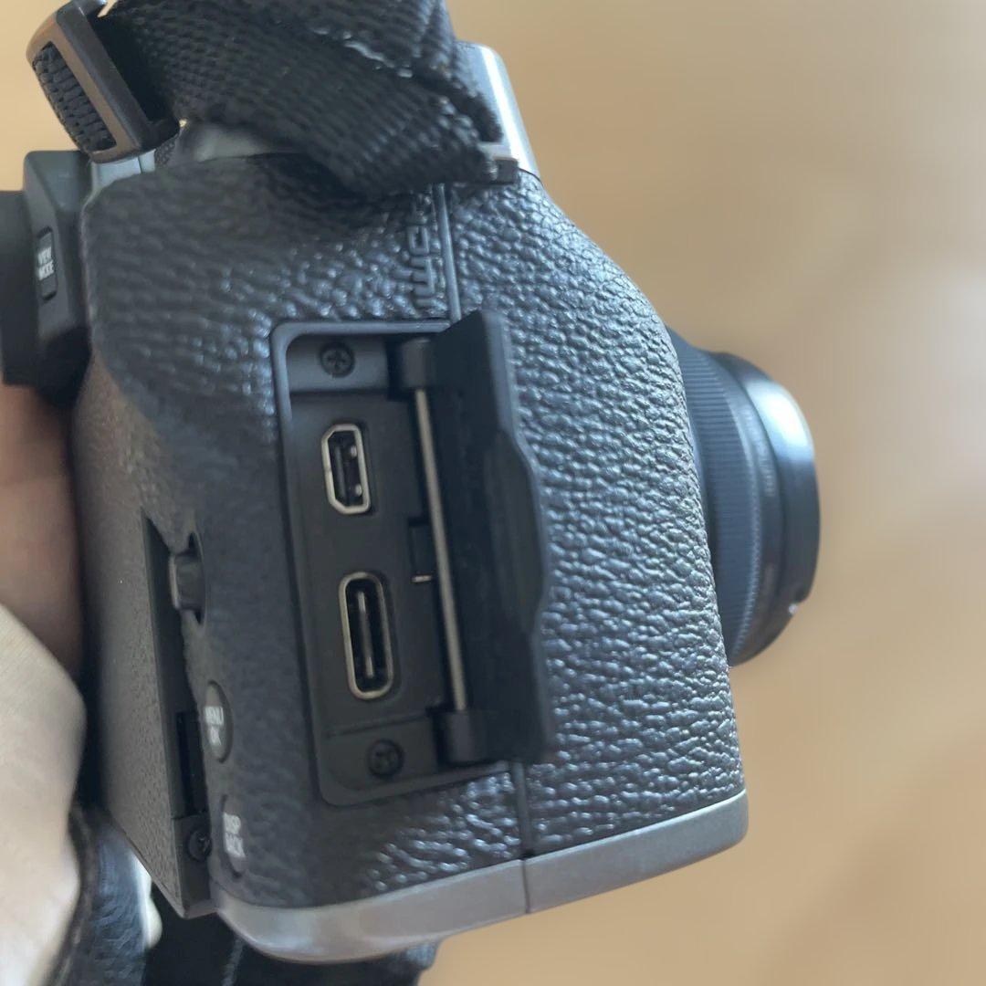 【美品】FUJIFILM X-T200 ダークシルバー15-45mmレンズキット