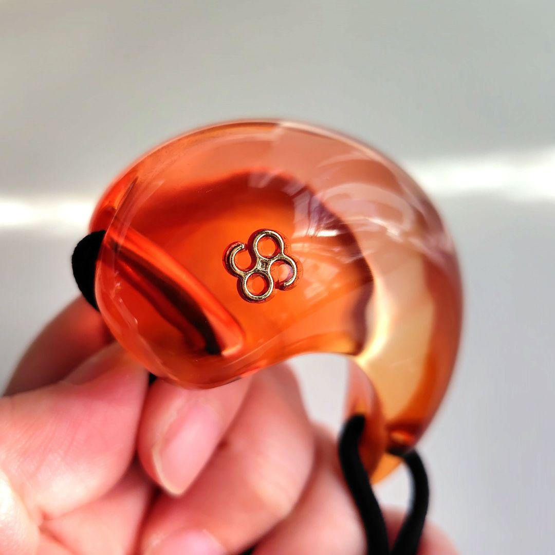 アクリリック ラージ ティアドロップポニー ウィズ アイコン