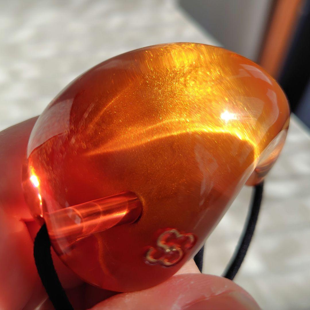 アクリリック ラージ ティアドロップポニー ウィズ アイコン