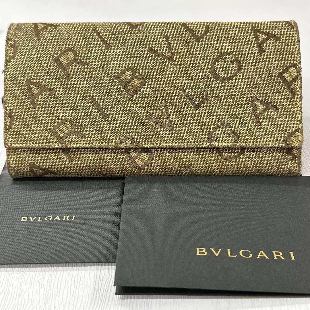 新品同様‼️ ブルガリ　BVLGARI 財布　二つ折り　長財布　ロゴマニア