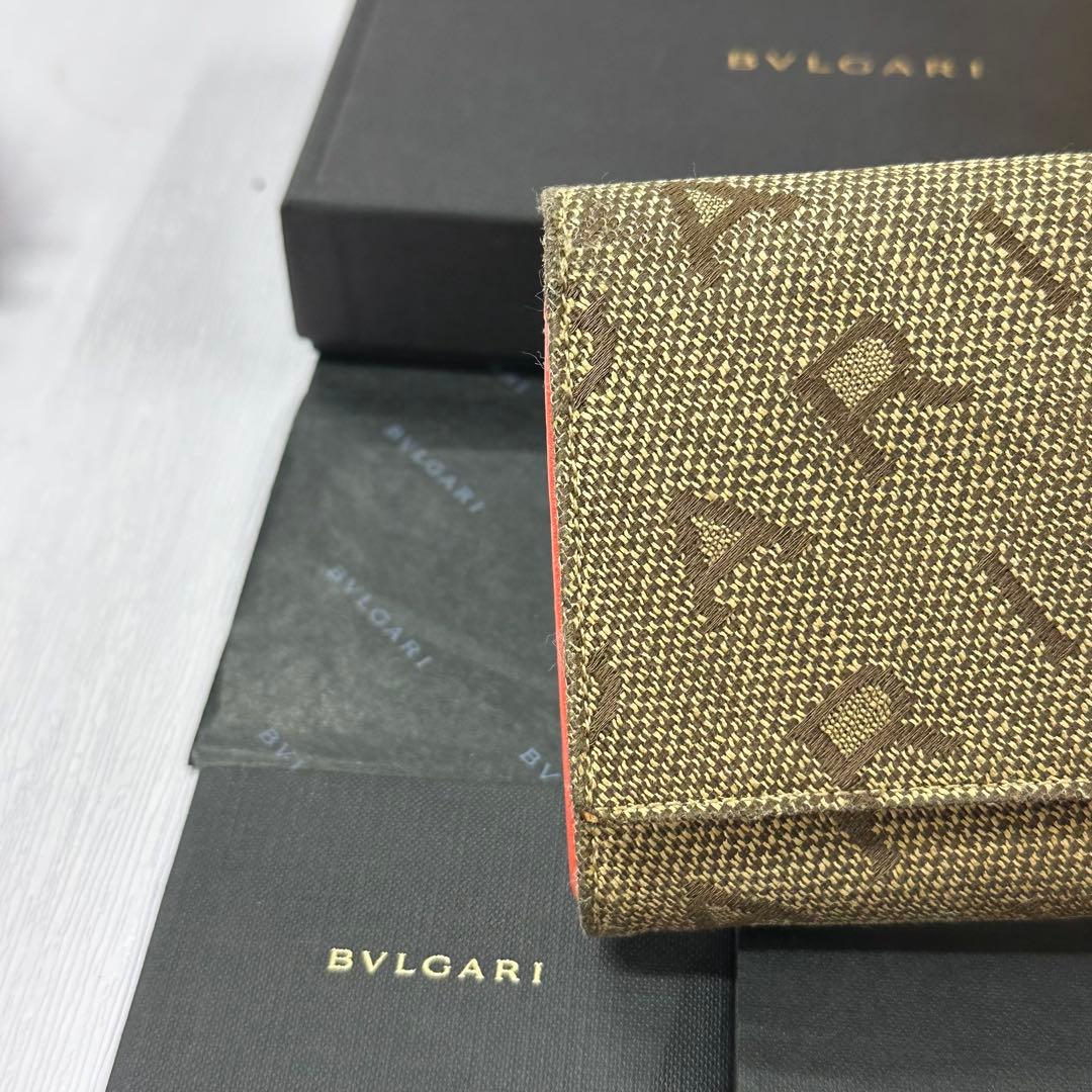 新品同様‼️ ブルガリ　BVLGARI 財布　二つ折り　長財布　ロゴマニア