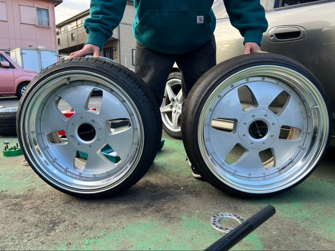 19インチ9.5j＋43 pcd114.3 SSR ヴィエナクライス 2本