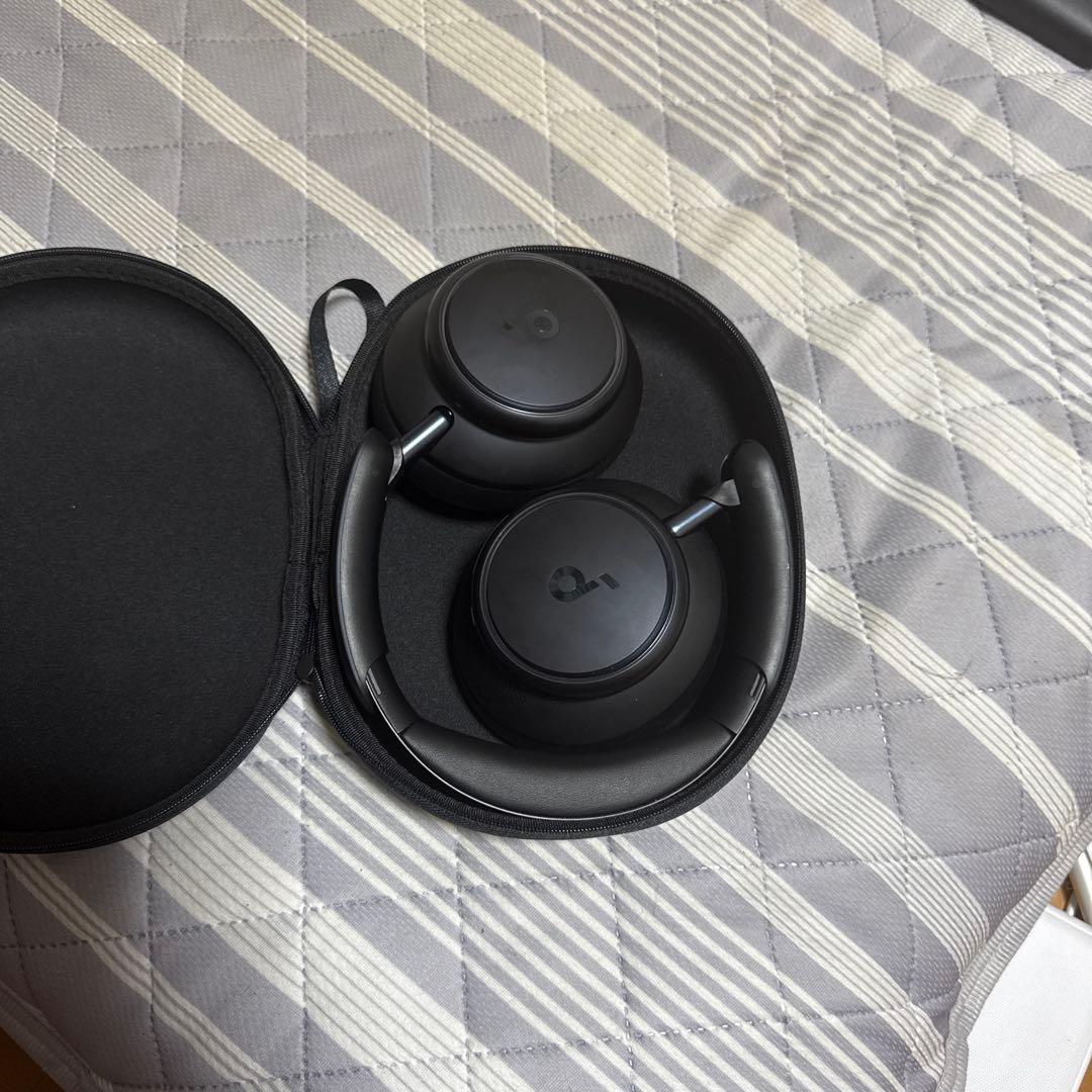 soundcore ワイヤレスヘッドホン ブラック 専用ケース付き