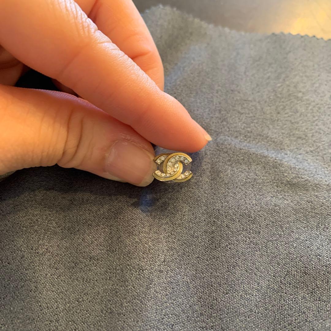 CHANEL CCロゴ シルバーピアス 片耳用