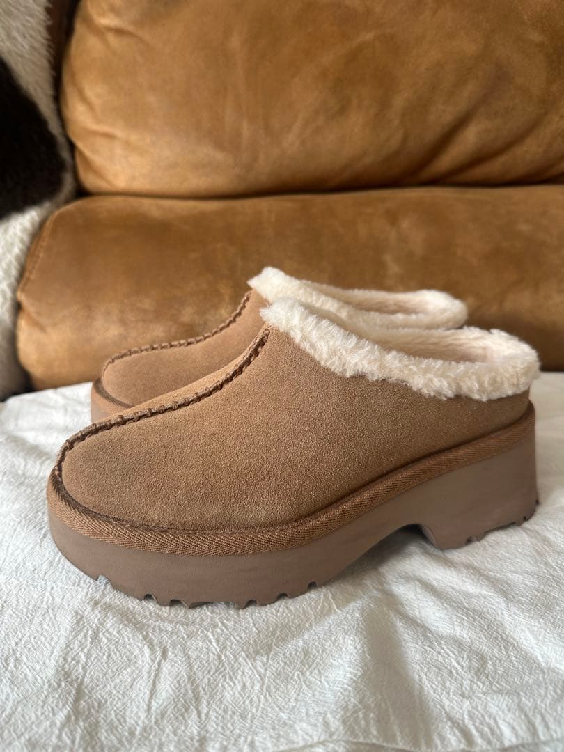 一度使用のみ美品UGG ニュー ハイツ コージー クロッグ5/22cm