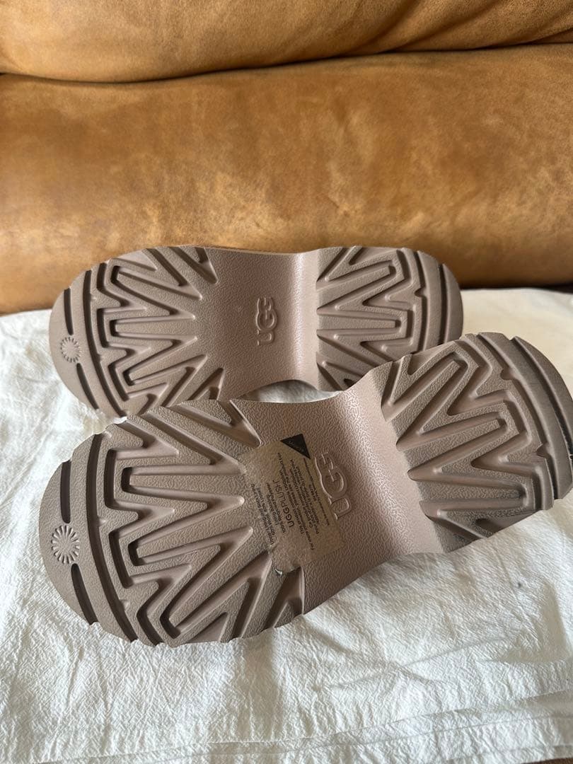 一度使用のみ美品UGG ニュー ハイツ コージー クロッグ5/22cm