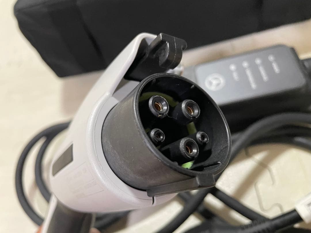 Mercedes-Benz 純正　EV 充電ケーブル