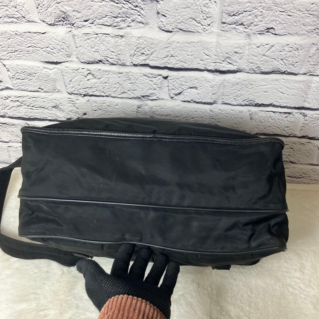 プラダ✨三角ロゴ 大容量 A4 2層式 メッセンジャーバッグ ショルダー 黒