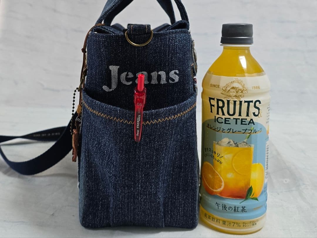 デニムリメイクトートバッグ ◆底板 ◆ショルダー紐 ◆ファスナー付き ◆ポーチ