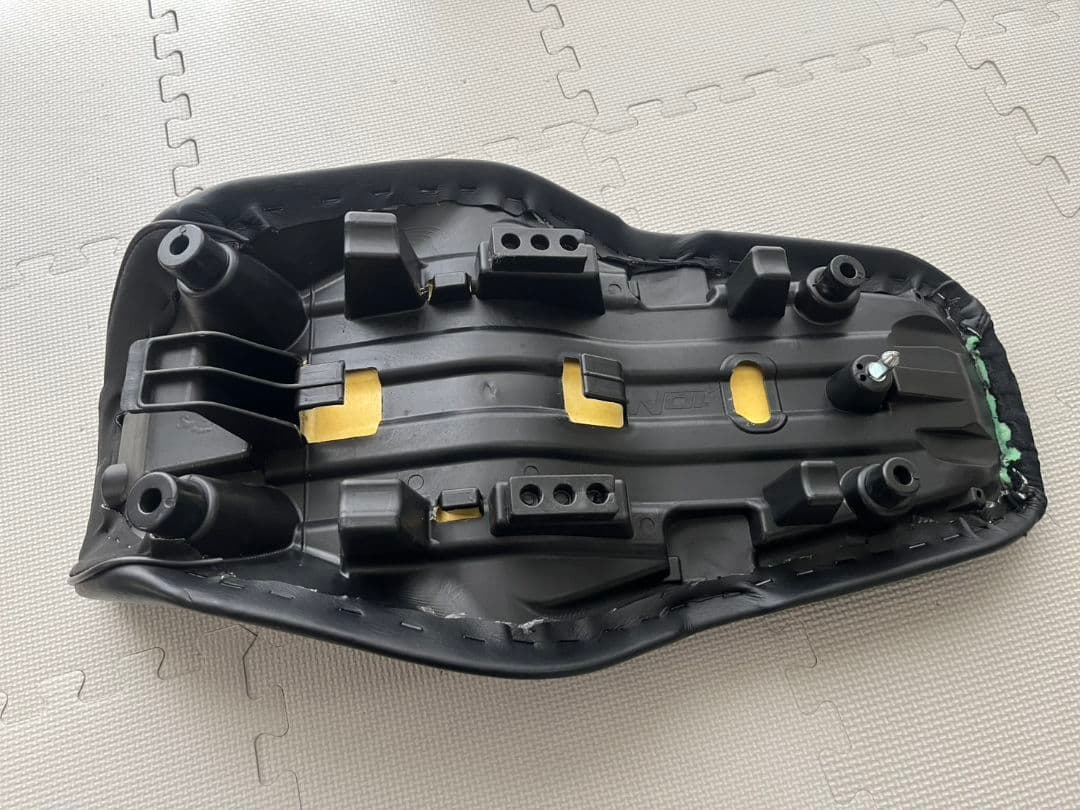 ホンダ、グロム　BRIDE バイクシート ブラック グレー