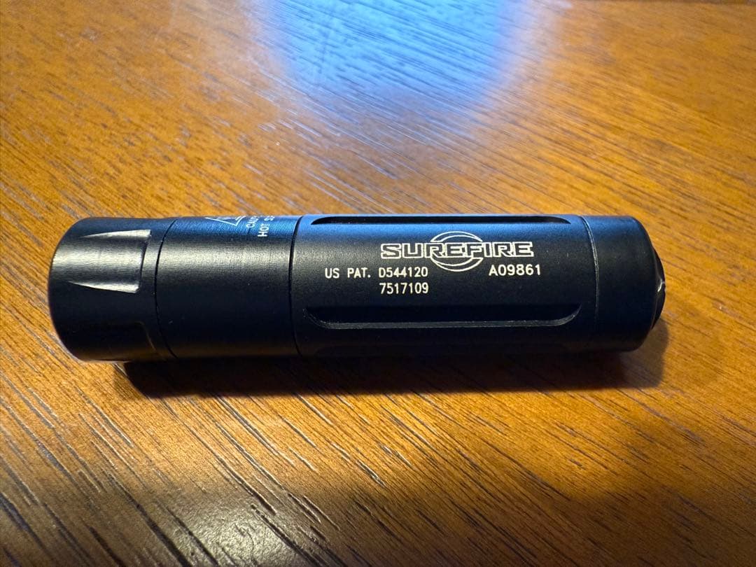 SUREFIRE T1A TITAN 懐中電灯
