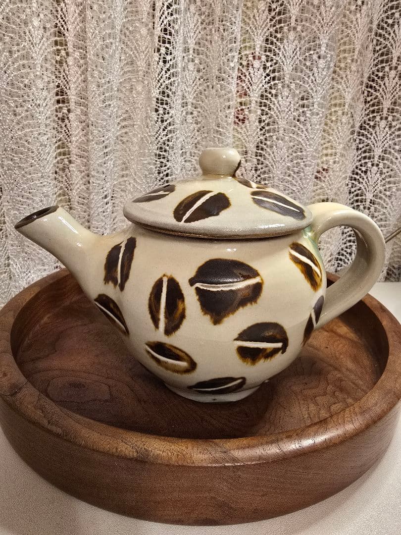 週末セール！！工房十鶴　コーヒー豆模様の陶器ティーポット　やちむん