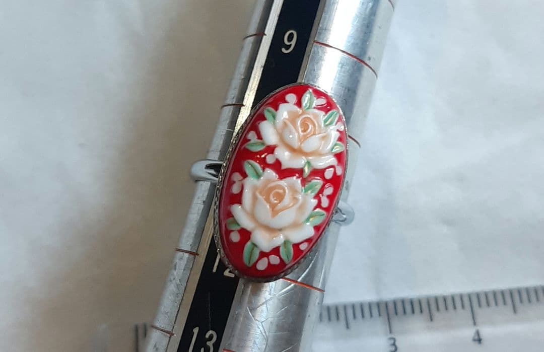 指輪　約11号　TOSHIKANE　有田焼　薔薇　赤　リング　ring　Gr11