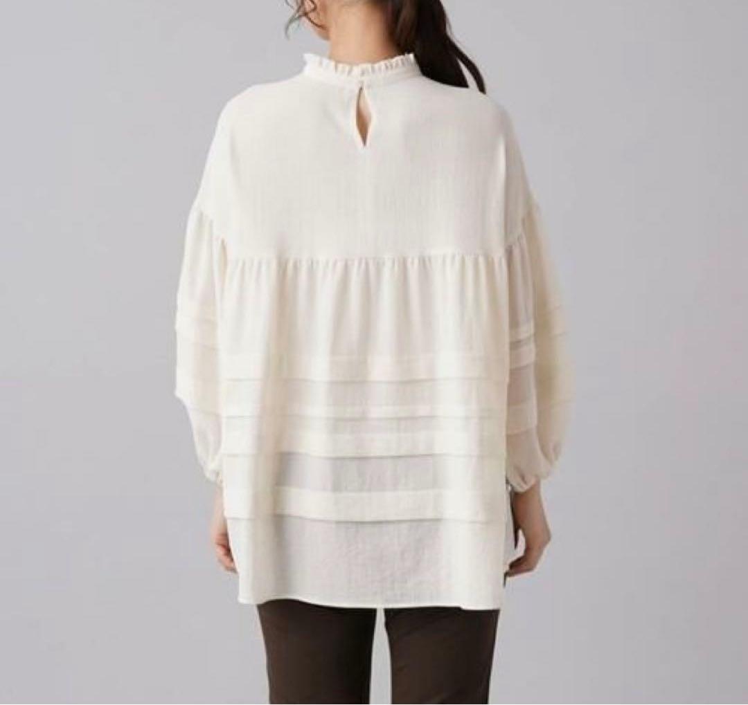 【新品】定価44,000円　レリアン　フリルチュニックブラウス　アイボリー11号