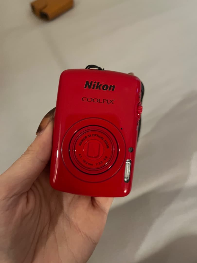 Nikon COOLPIX S01 red（ニコン クールピクス） ケース付き