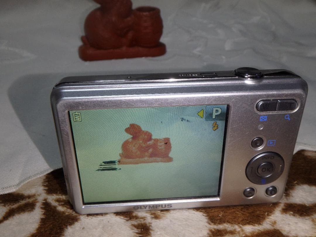 動作品 OLYMPUS VG-110 デジタルカメラ 液晶難