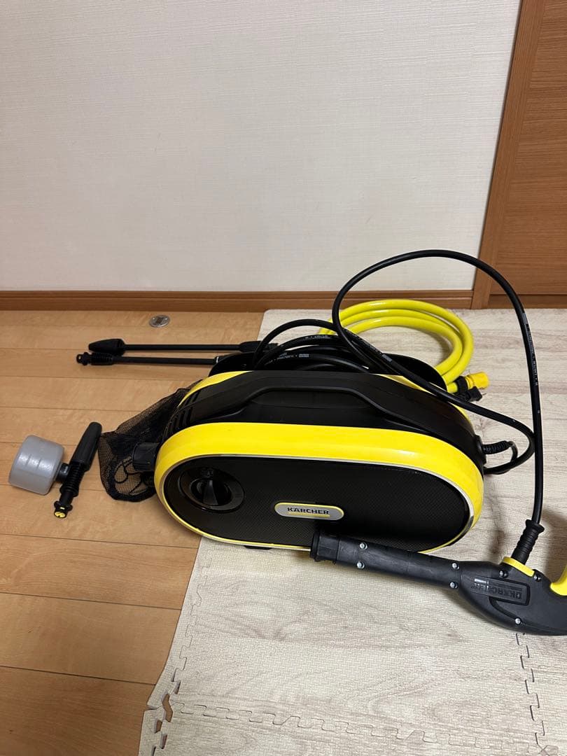 高圧洗浄機本体 黒と黄色 付属品付き