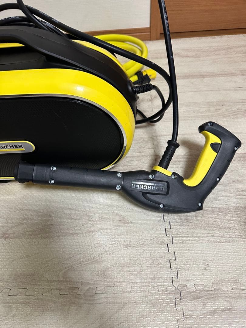 高圧洗浄機本体 黒と黄色 付属品付き