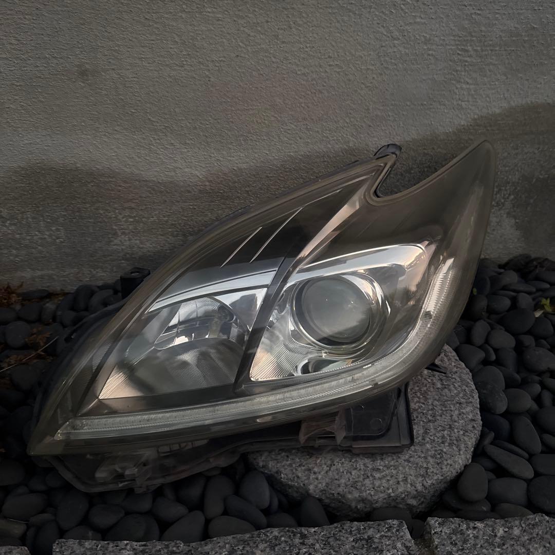 30プリウス　純正後期HIDヘッドライト