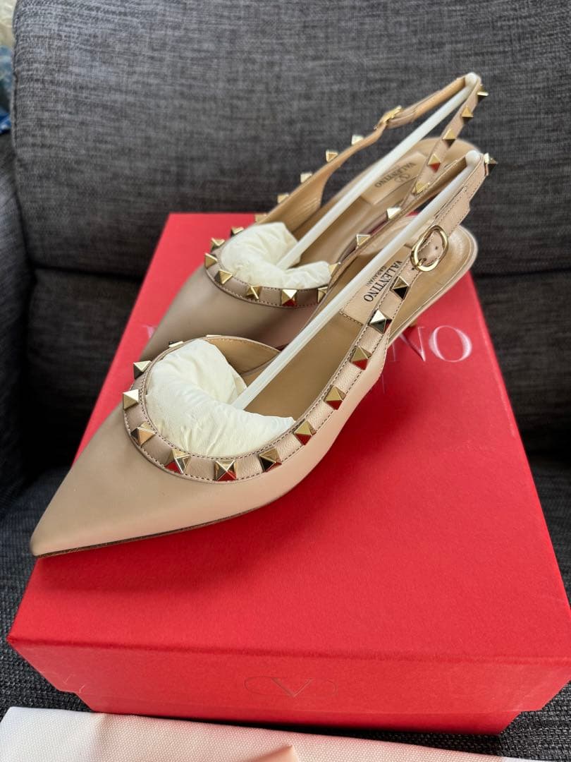 【新品未使用】　VALENTINO ロックスタッズ パンプス