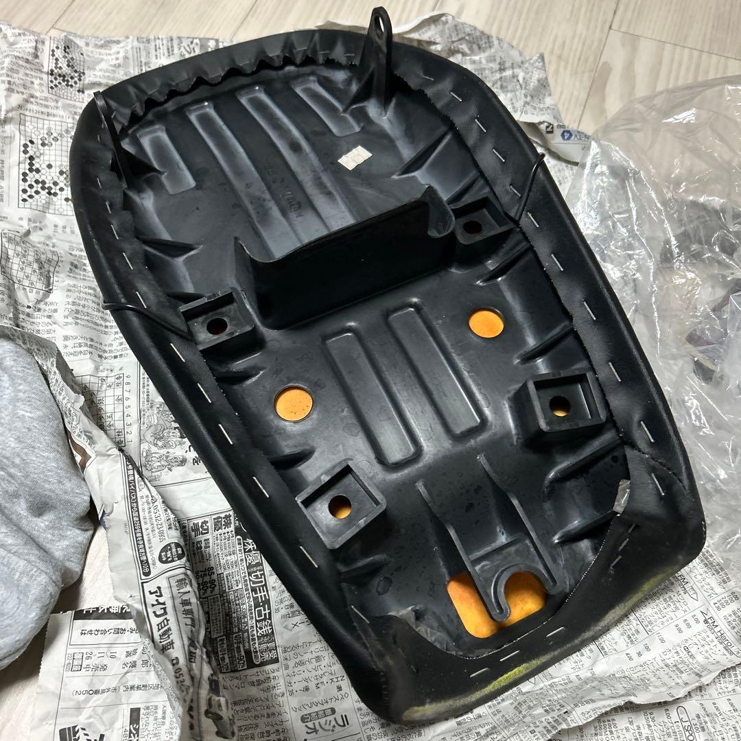 エイプ50 キャブ車　純正シート