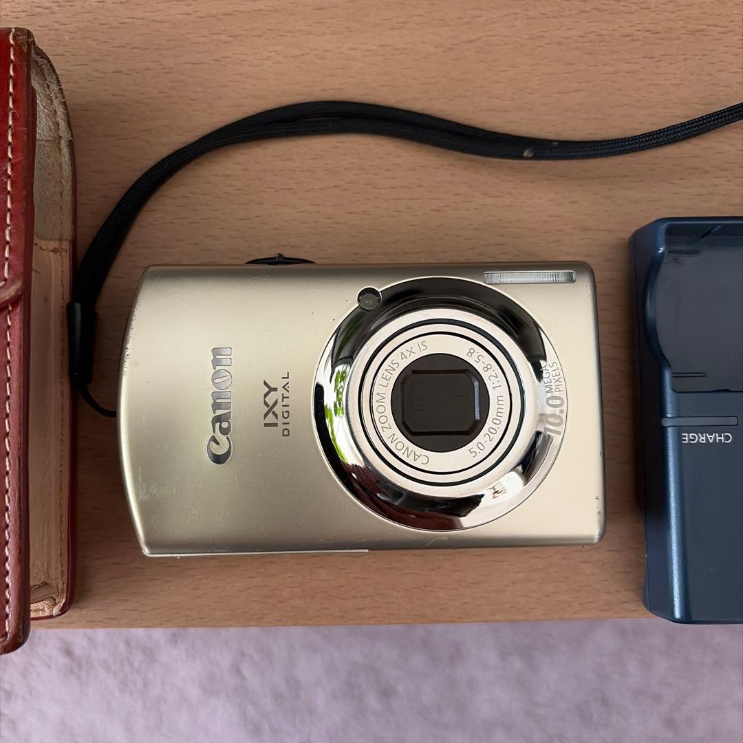 IXY Digital 920 IS 充電器、レザーケース付き