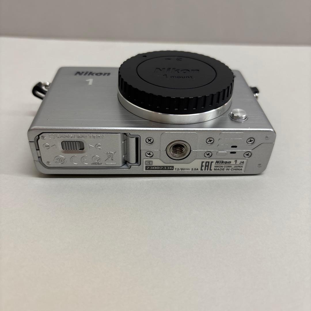 【最終値下】Nikon 1 J4 標準ズームレンズキット　シルバー