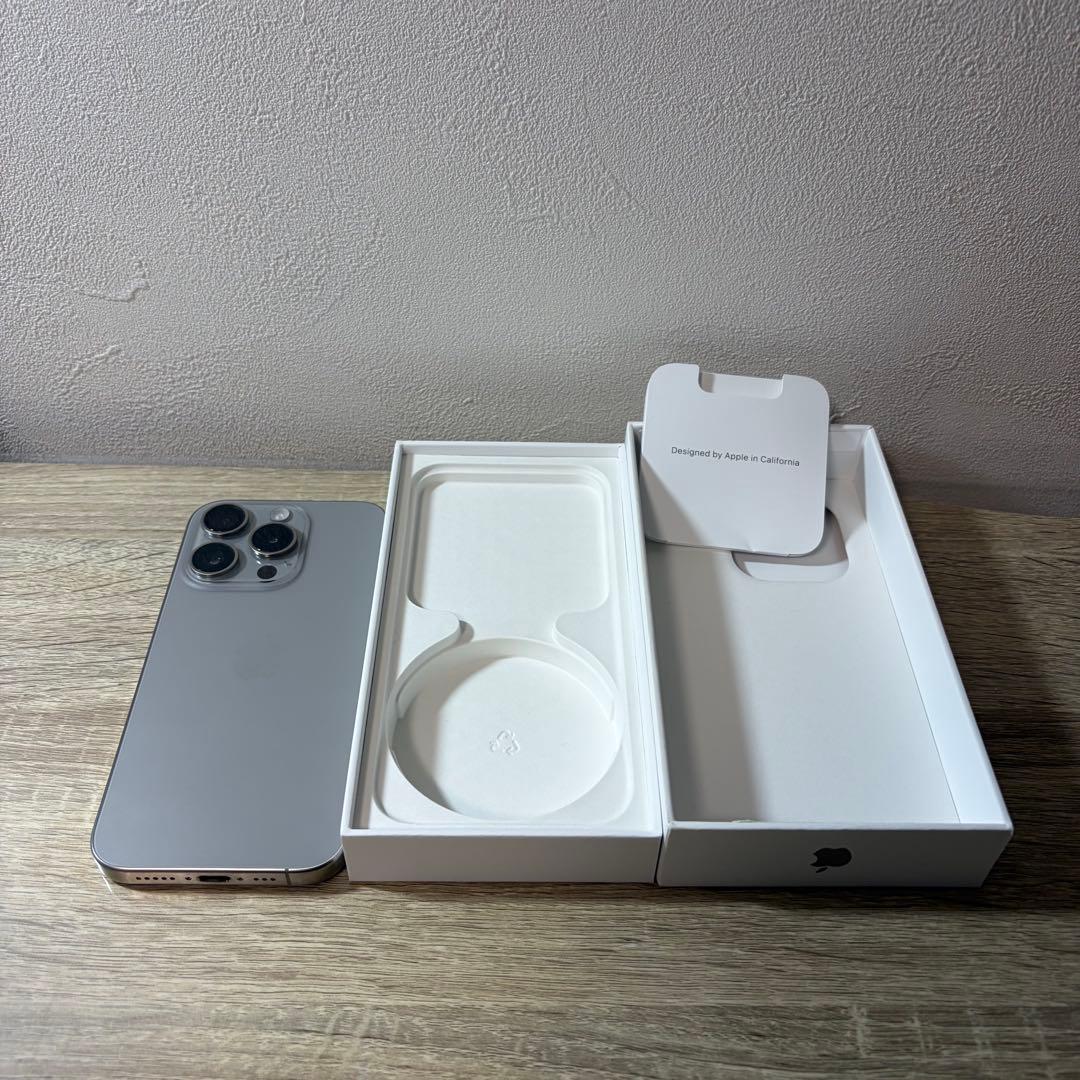 Apple iPhone15 Pro ナチュラルチタニウム　256GB