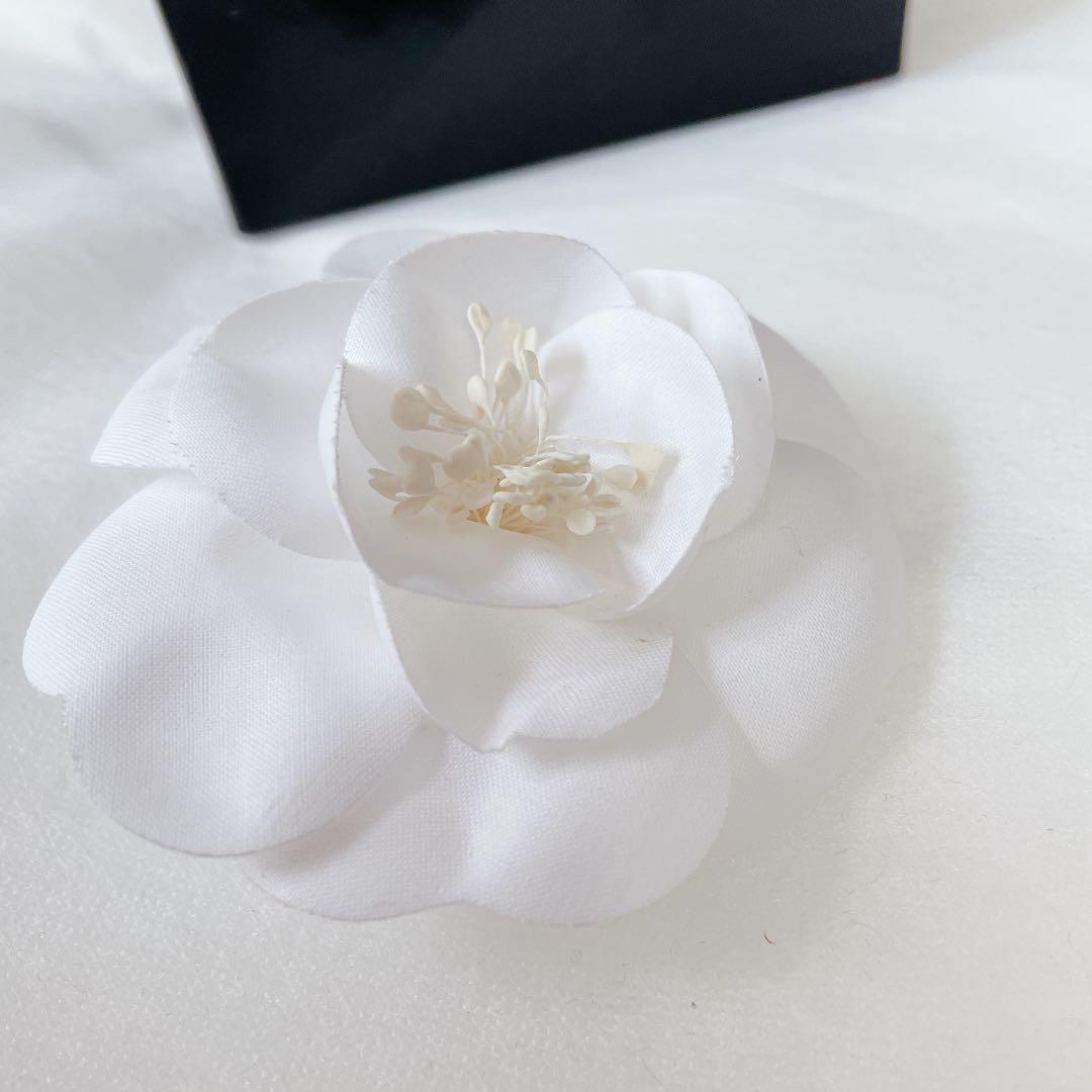 CHANEL シャネル　箱付　カメリア　コサージュブローチ　フォーマル　白