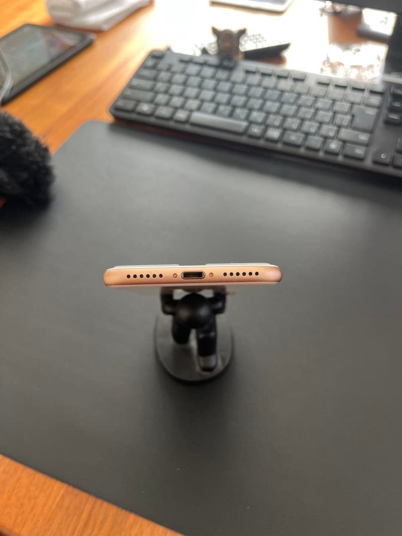 美品　iPhone8 64GB バッテリー100%