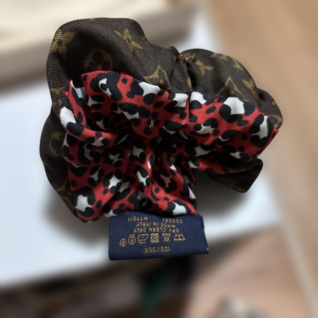 Louis Vuitton レオパード柄 シュシュ