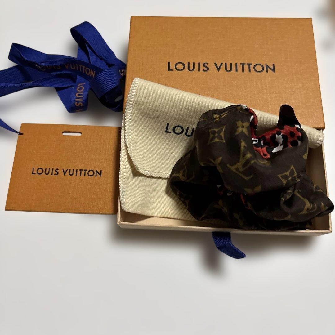Louis Vuitton レオパード柄 シュシュ