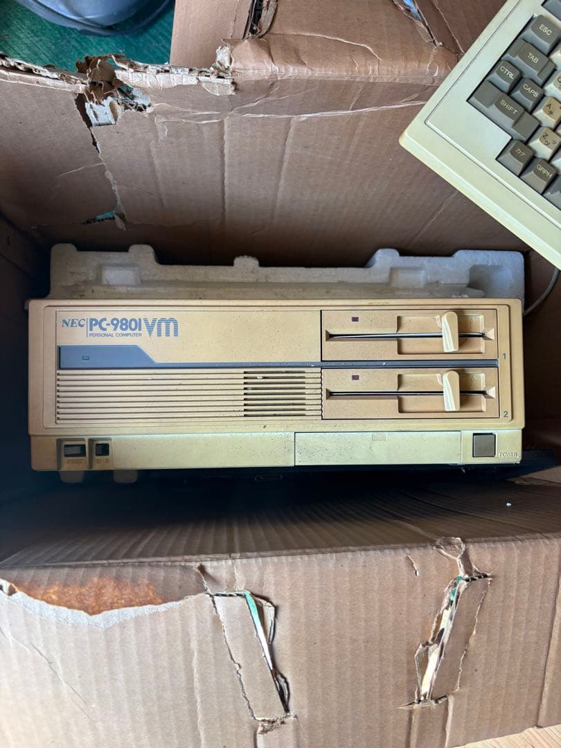 NEC PC-9801VM2 本体 + キーボード