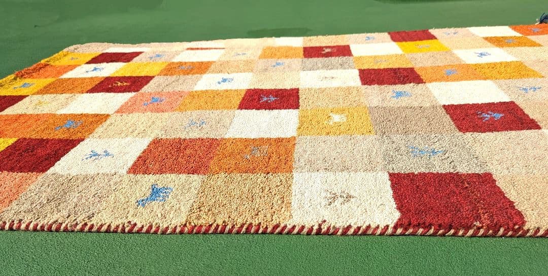 新品未使用　ギャッベ　ペルシャ絨毯　182 × 120cm　可愛い柄