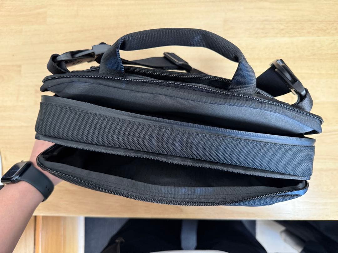 バッグ THE TOKYO TECHPACK SLING