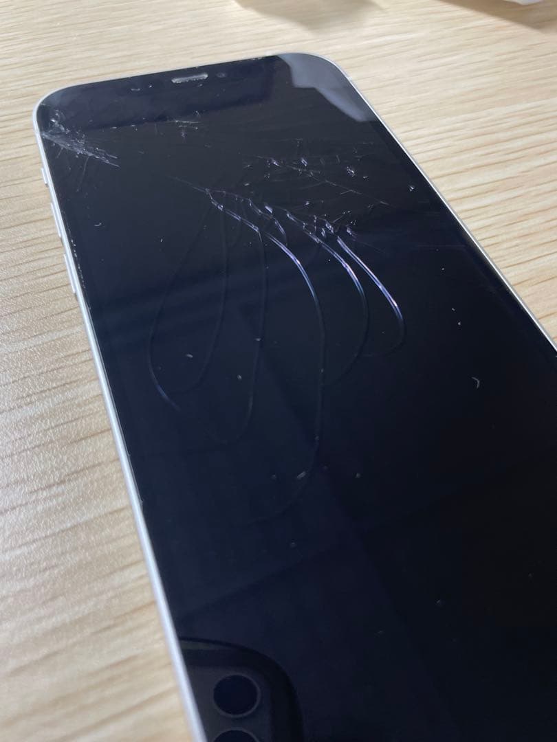 Apple iPhone 12 ホワイト 画面ひび割れ　256