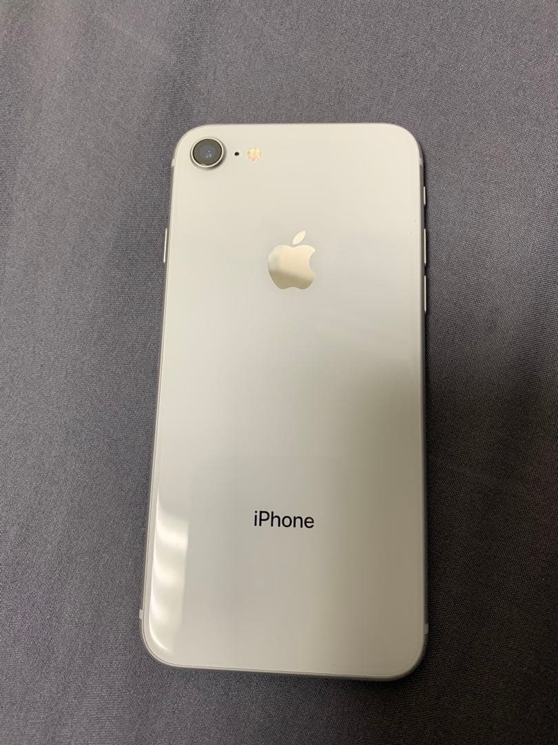 中古　iPhone8 64GB シルバー　SIMロック解除済み