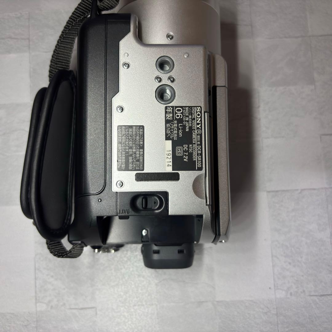 C1085 SONY ハンディカム DCR SR100