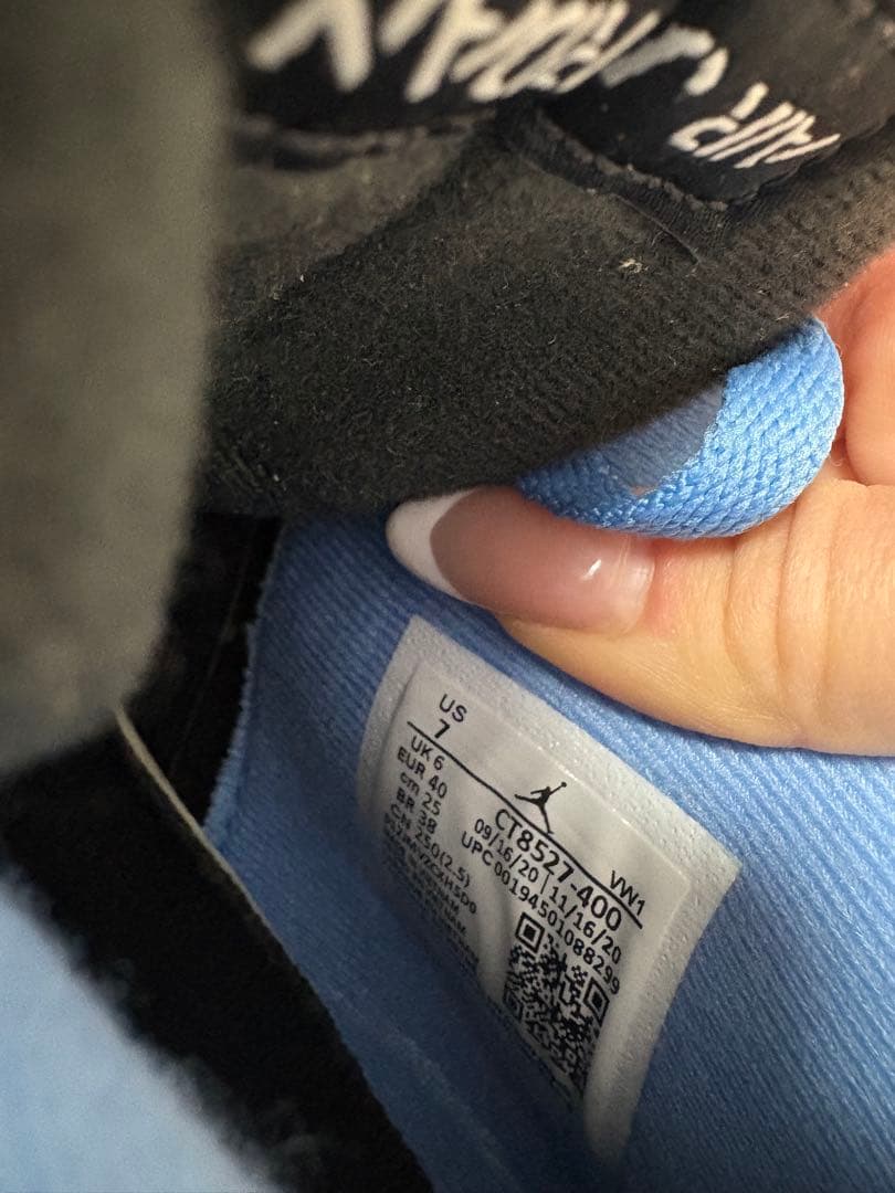 NIKE AIR JORDAN 4 ユニバーシティブルー