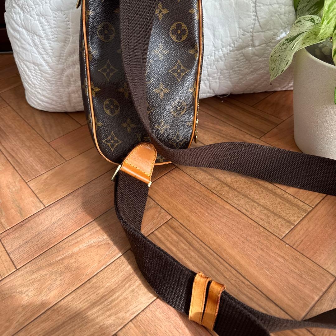 極美品　Louis Vuitton モノグラム ボディバッグ
