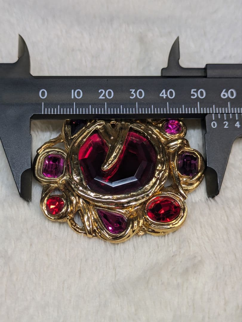 イヴ・サンローラン　ヴィンテージ　ブローチ　ペンダントトップ　グリポア