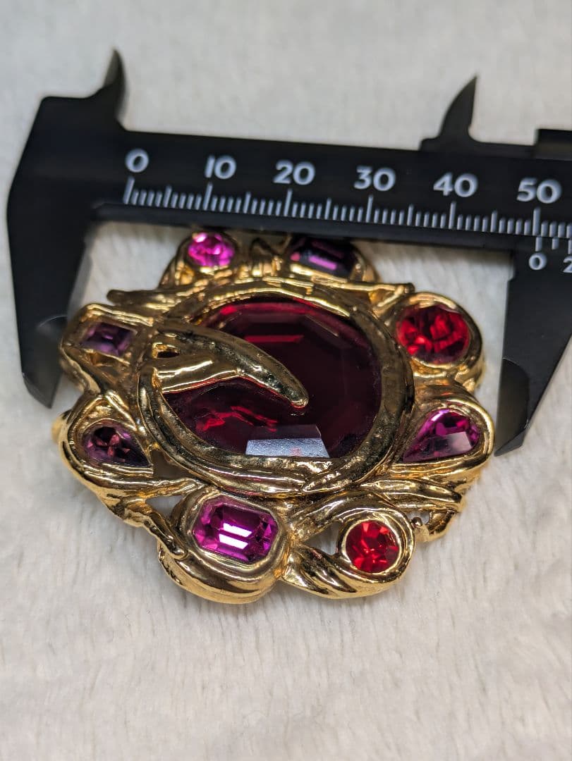 イヴ・サンローラン　ヴィンテージ　ブローチ　ペンダントトップ　グリポア