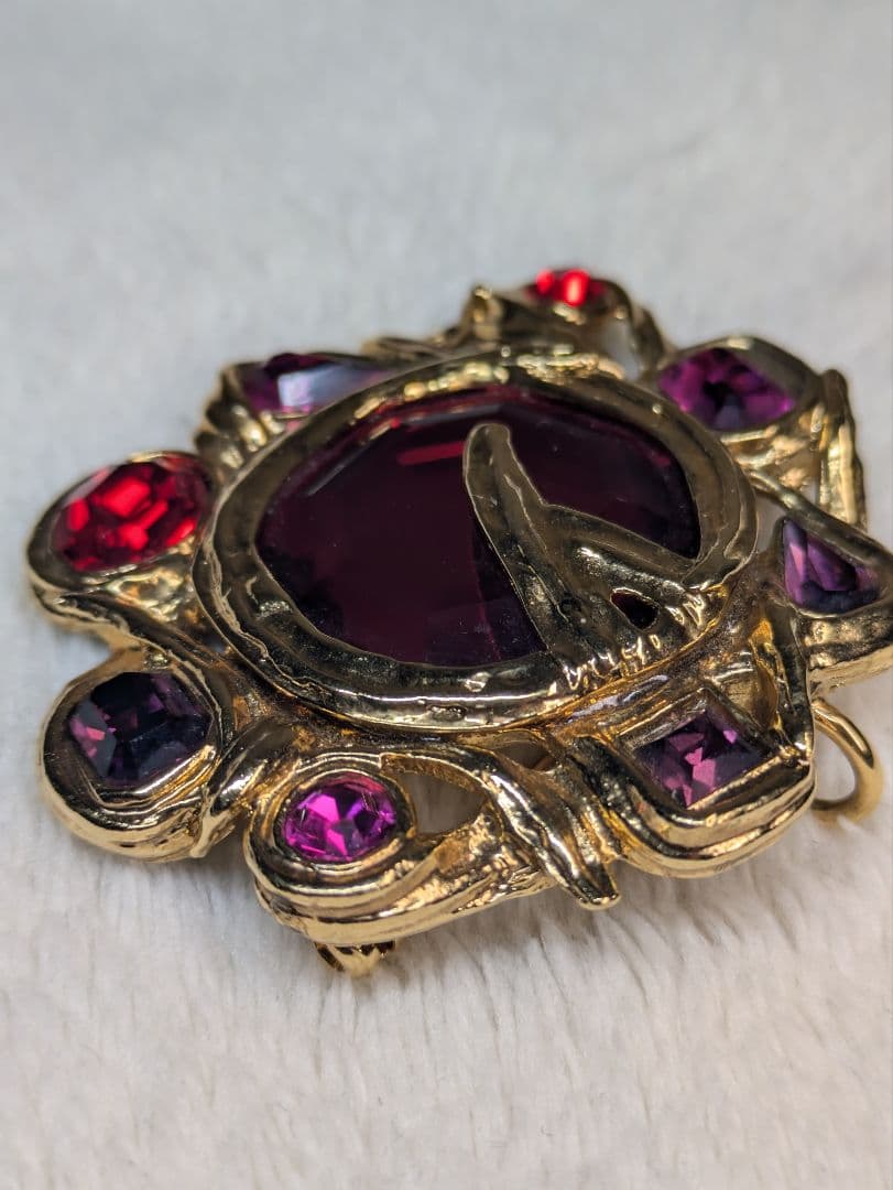 イヴ・サンローラン　ヴィンテージ　ブローチ　ペンダントトップ　グリポア