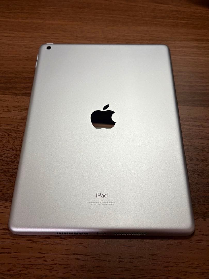 iPad 第9世代 64GB Wi-Fi シルバー 美品 箱・充電器・カバー付き