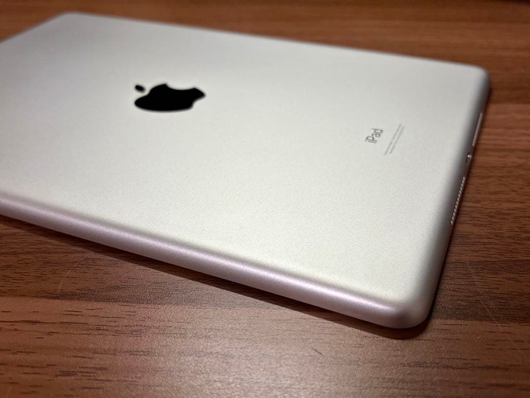 iPad 第9世代 64GB Wi-Fi シルバー 美品 箱・充電器・カバー付き