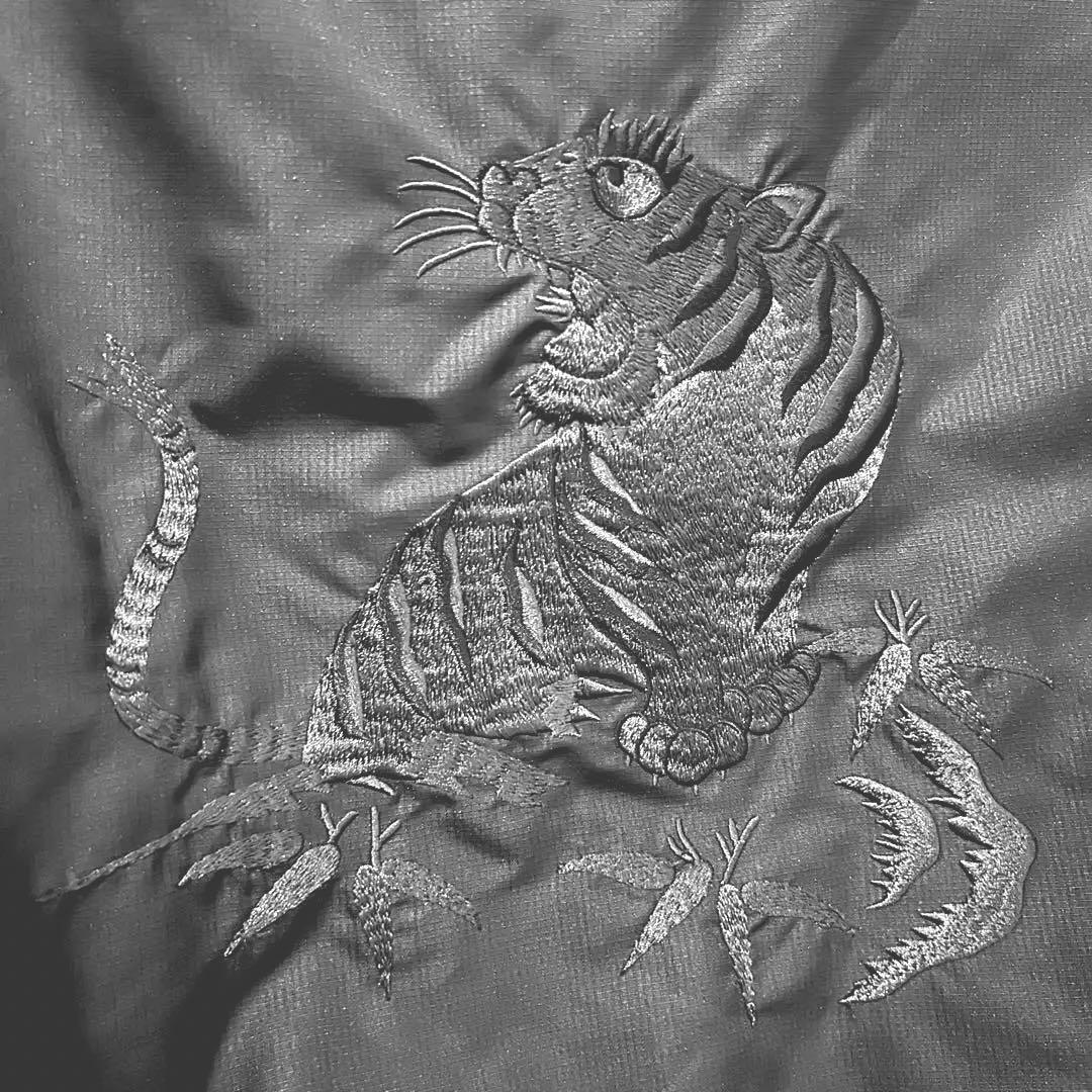 美品★AVIREX ブラック スカジャン　虎刺繍