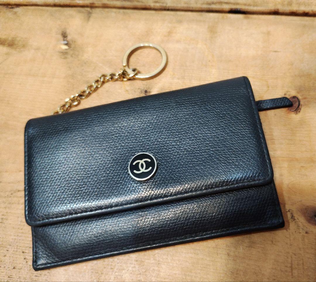 鑑定済CHANEL ブラックレザー 折り財布 チェーン付きシャネルフランス製